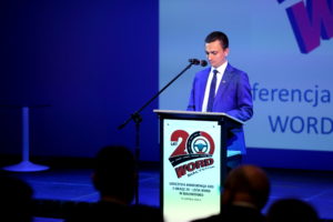 Zdjęcie z uroczystości przedstawia Gospodarza wydarzenia - Dyrektora WORD w Białymstoku.