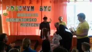 Zdjęcie przedstawia uczestników wydarzenia "zdrowym być"