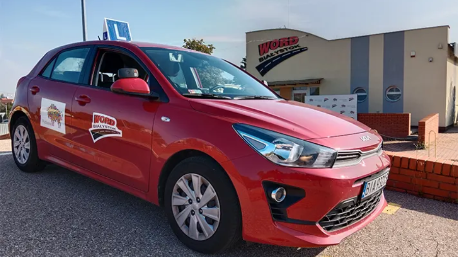 pojazd egzaminacyjny marki kia rio
